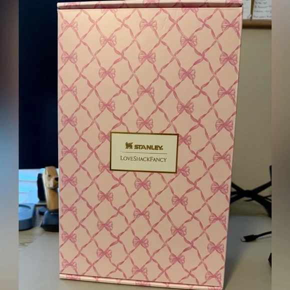 NEW Stanley 1913 x LoveShackFancy 40 OZ LIMITED EDITION Baby Bow Peppermint Pink - Picture 4 of 5